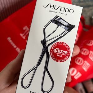 Shiseido eyelash curler